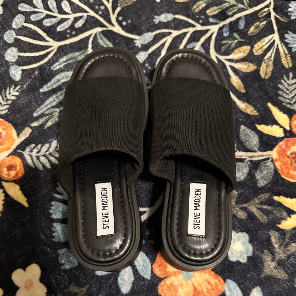 NWOT Steve Madden Platform Slides